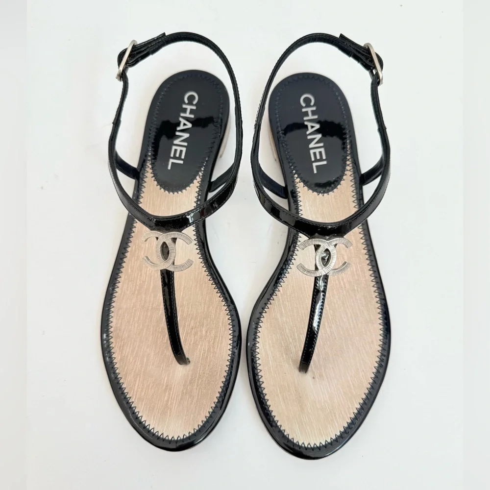 CHANEL Black Patent Leather CC Logo Thong flat Sandal 2013C EU 37.5 US 7.5